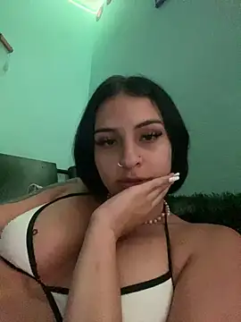 Snapshot of Hilary_pinkk chatting on December 2024 10:11:01 PM Hilary pinkk online show from December 2024 10:11:01 PM