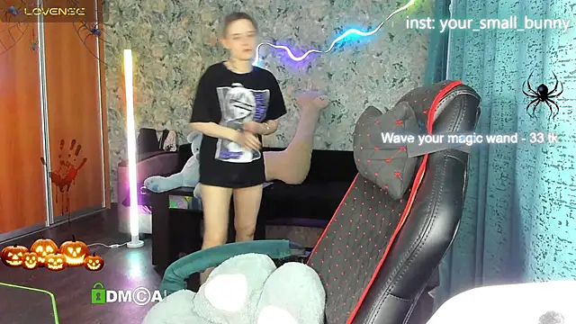 Your small bunny online show from November 2025 02:03:02 AM