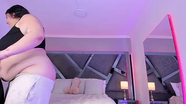 Snapshot of AmberiniHoffman chatting on February 2025 12:05:02 PM AmberiniHoffman online show from February 2025 12:05:02 PM