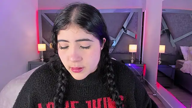 Snapshot of AmberiniHoffman chatting on February 2025 06:11:02 PM AmberiniHoffman online show from February 2025 06:11:02 PM