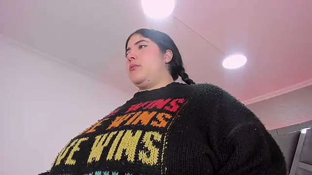 Snapshot of AmberiniHoffman chatting on February 2025 11:40:02 AM AmberiniHoffman online show from February 2025 11:40:02 AM