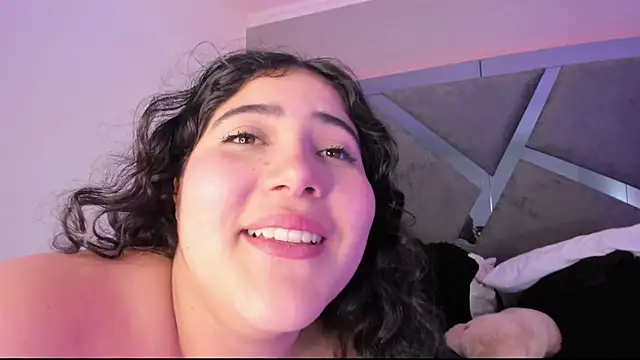 Snapshot of AmberiniHoffman chatting on February 2025 06:13:02 PM AmberiniHoffman online show from February 2025 06:13:02 PM