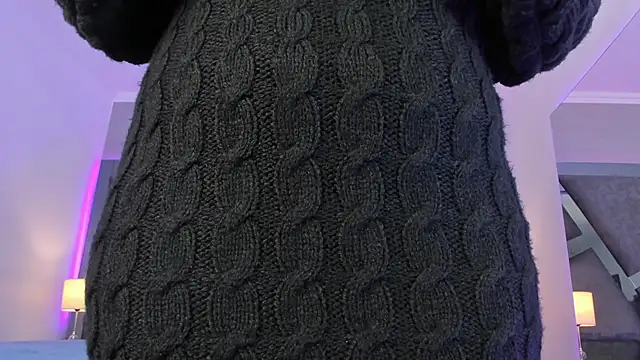 Snapshot of AmberiniHoffman chatting on March 2025 11:44:02 AM AmberiniHoffman online show from March 2025 11:44:02 AM