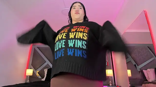 Snapshot of AmberiniHoffman chatting on March 2025 11:51:02 AM AmberiniHoffman online show from March 2025 11:51:02 AM