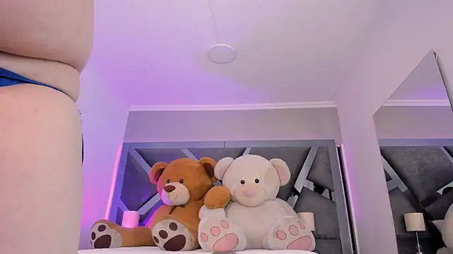 Snapshot of AmberiniHoffman chatting on September 2025 11:59:02 AM AmberiniHoffman online show from September 2025 11:59:02 AM