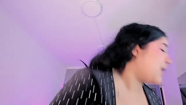 Snapshot of AmberiniHoffman chatting on October 2025 11:53:01 AM AmberiniHoffman online show from October 2025 11:53:01 AM