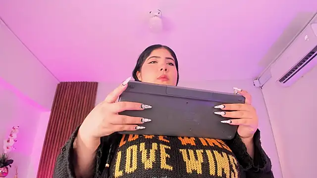 Snapshot of AmberiniHoffman chatting on October 2025 12:28:02 PM AmberiniHoffman online show from October 2025 12:28:02 PM