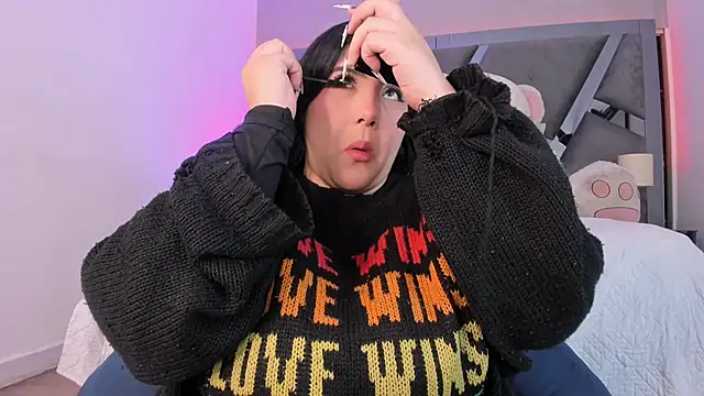 Snapshot of AmberiniHoffman chatting on October 2025 12:09:02 PM AmberiniHoffman online show from October 2025 12:09:02 PM