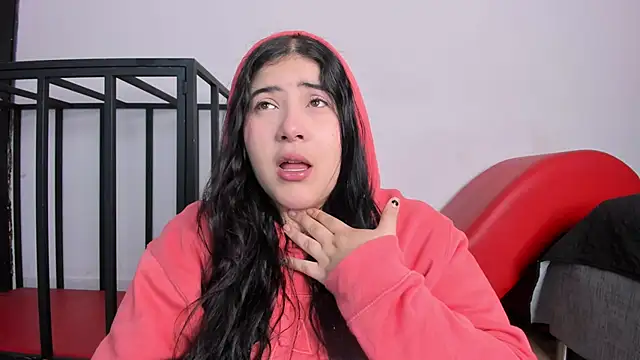 Snapshot of AmberiniHoffman chatting on December 2025 11:19:01 AM AmberiniHoffman online show from December 2025 11:19:01 AM