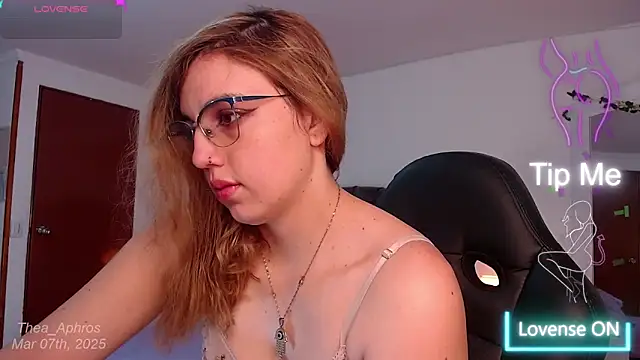 Snapshot of Thea_Aphros_ chatting on March 2025 02:34:01 AM Thea Aphros online show from March 2025 02:34:01 AM