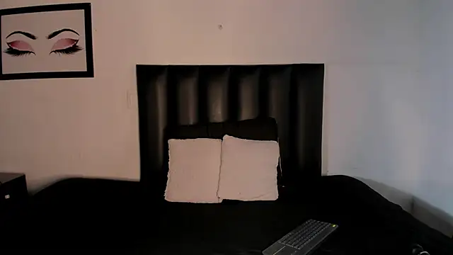 Khenta Michells online show from November 2025 10:37:02 AM