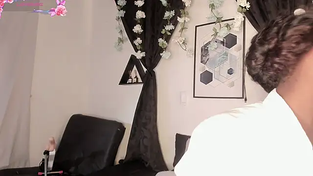 Khenta Michells online show from April 2026 10:54:02 AM