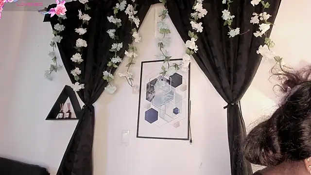 Khenta Michells online show from May 2026 11:15:01 AM