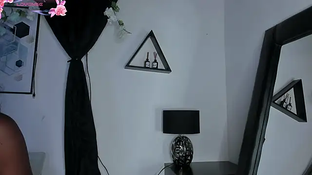 Khenta Michells online show from May 2026 10:42:01 AM