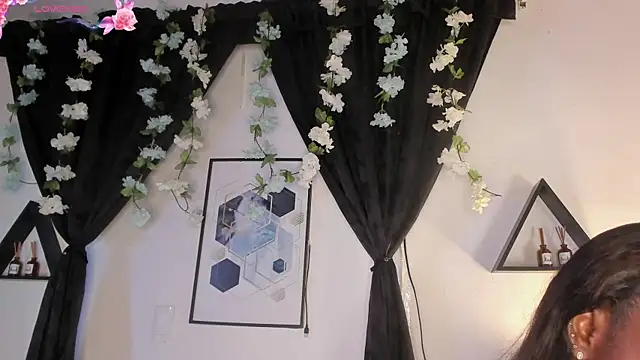 Khenta Michells online show from May 2026 10:56:01 AM