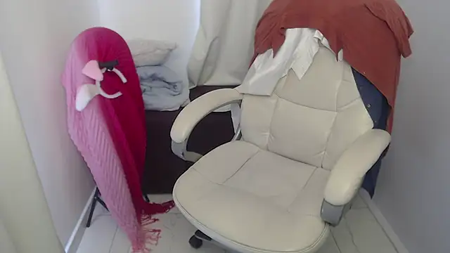 Snapshot of Abby_Halliwey chatting on December 2024 04:26:01 PM Abby Halliwey online show from December 2024 04:26:01 PM