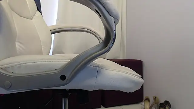 Snapshot of Abby_Halliwey chatting on December 2024 05:22:02 PM Abby Halliwey online show from December 2024 05:22:02 PM