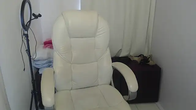 Snapshot of Abby_Halliwey chatting on January 2025 03:44:01 PM Abby Halliwey online show from January 2025 03:44:01 PM