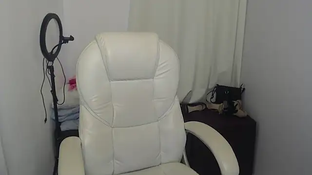 Snapshot of Abby_Halliwey chatting on January 2025 08:22:01 PM Abby Halliwey online show from January 2025 08:22:01 PM