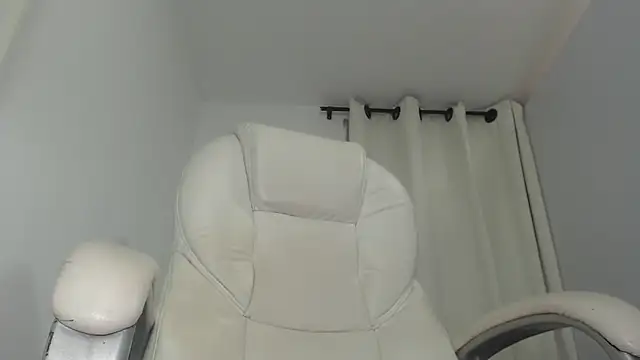 Snapshot of Abby_Halliwey chatting on March 2025 03:32:02 AM Abby Halliwey online show from March 2025 03:32:02 AM