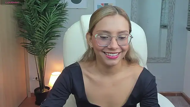 Snapshot of Mia_Sanchez01 chatting on December 2024 12:23:01 AM Mia Sanchez01 online show from December 2024 12:23:01 AM