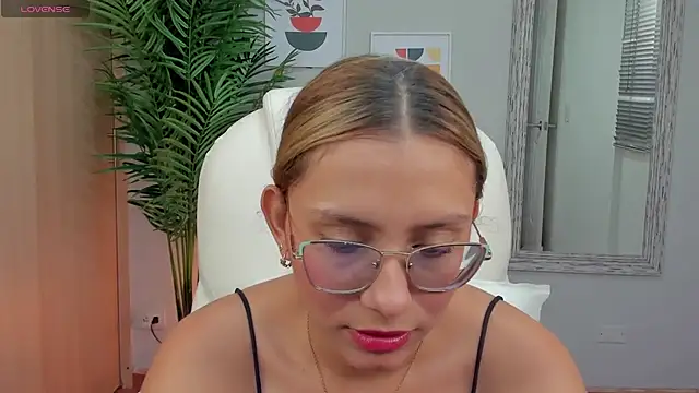 Snapshot of Mia_Sanchez01 chatting on December 2024 02:42:01 AM Mia Sanchez01 online show from December 2024 02:42:01 AM