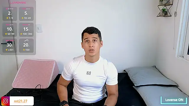 Snapshot of hot69temptation_ chatting on September 2025 03:01:02 PM hot69temptation online show from September 2025 03:01:02 PM