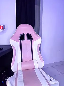 gwen ashly online show from October 2025 07:35:02 PM