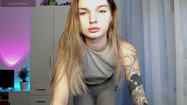 Snapshot of lounahyan chatting on December 2025 11:59:01 AM lounahyan online show from December 2025 11:59:01 AM