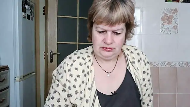 Snapshot of Ettie_Tonia chatting on February 2025 06:23:01 AM Ettie Tonia online show from February 2025 06:23:01 AM