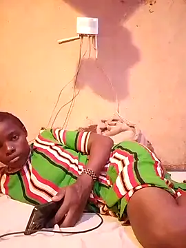 Snapshot of QUEEN-NAIMA chatting on October 2025 04:00:01 PM QUEEN-NAIMA online show from October 2025 04:00:01 PM