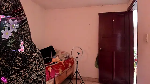 Miss oliviaa online show from October 2025 01:56:02 PM