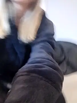 fofinhaa12 online show from September 2025 01:34:01 PM