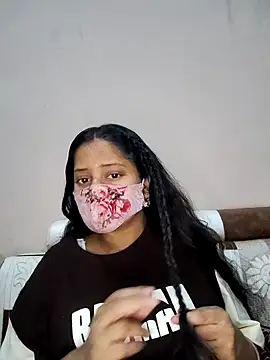 Snapshot of bigtitsqueen chatting on November 2025 04:54:02 AM bigtitsqueen online show from November 2025 04:54:02 AM