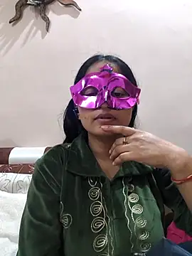 Snapshot of bigtitsqueen chatting on December 2025 08:29:02 AM bigtitsqueen online show from December 2025 08:29:02 AM