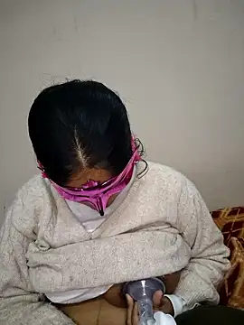 Snapshot of bigtitsqueen chatting on January 2026 09:33:01 AM bigtitsqueen online show from January 2026 09:33:01 AM