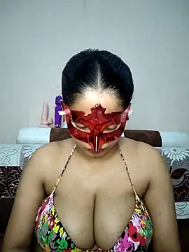 Snapshot of bigtitsqueen chatting on February 2026 08:40:02 AM bigtitsqueen online show from February 2026 08:40:02 AM