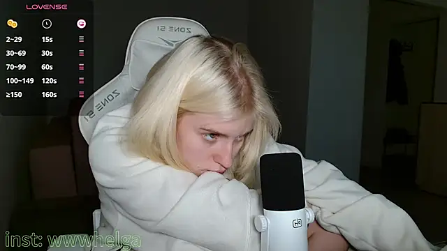 Snapshot of LizaKisses chatting on October 2025 09:18:02 AM LizaKisses online show from October 2025 09:18:02 AM