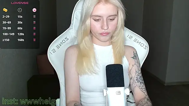 Snapshot of LizaKisses chatting on October 2025 12:06:01 PM LizaKisses online show from October 2025 12:06:01 PM