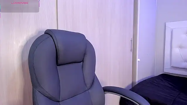 Snapshot of nicole__parker1 chatting on February 2026 01:33:02 PM nicole parker1 online show from February 2026 01:33:02 PM