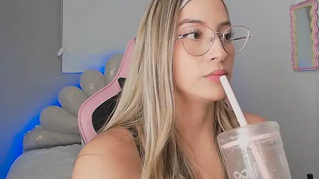 Issabela G1 online show from March 2026 03:28:01 AM