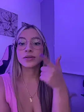 Issabela G1 online show from May 2026 02:42:01 AM