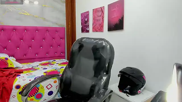 Snapshot of Helen_russo chatting on January 2026 06:32:02 PM Helen russo online show from January 2026 06:32:02 PM