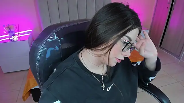 Charlotte Olsen  online show from April 2026 08:57:02 PM