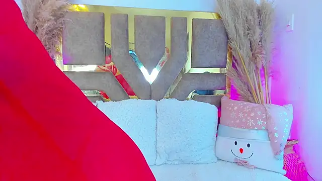 Snapshot of Nanda_Vixen chatting on December 2024 02:33:02 PM Nanda Vixen online show from December 2024 02:33:02 PM