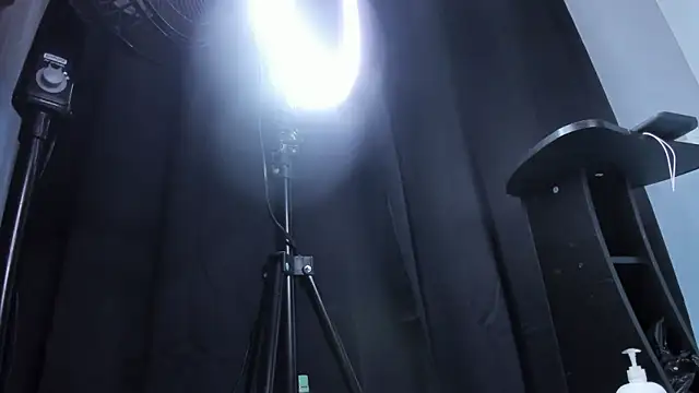 amber  blair online show from February 2025 09:27:02 PM