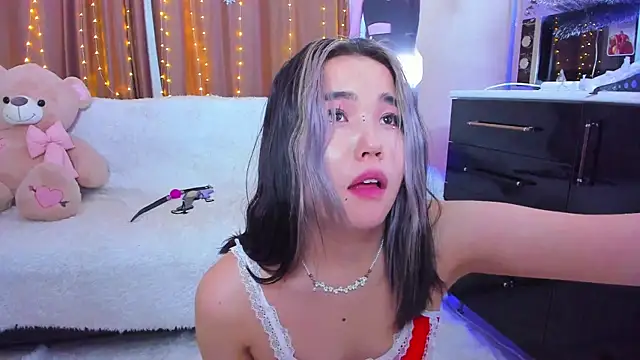 Snapshot of Dollyaa chatting on December 2024 02:42:01 PM Dollyaa online show from December 2024 02:42:01 PM