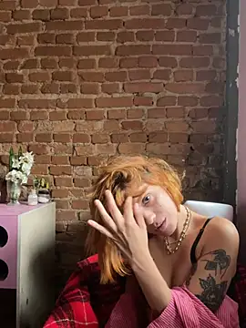 spacegirlll online show from February 2026 05:00:02 PM