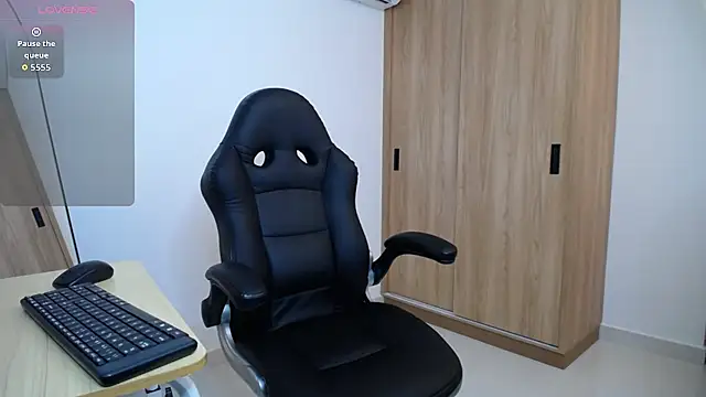 karoll marquez online show from November 2025 11:15:01 PM