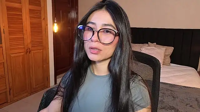 ChloeTurner  online show from April 2026 12:36:01 PM